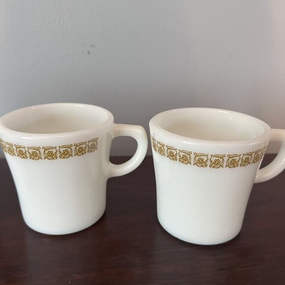Vintage Pyrex Milk Glass Butterfly Gold D-Handle Coffee Tea Mugs Cups Set of 4 - Picture 8 of 8